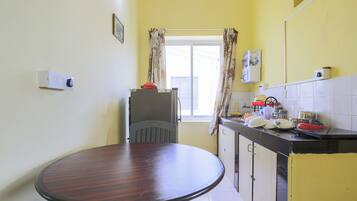Double or Twin Room | Private kitchenette | Fridge