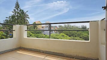 Double or Twin Room | Balcony