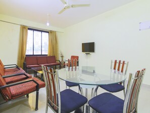 Double or Twin Room | In-room dining