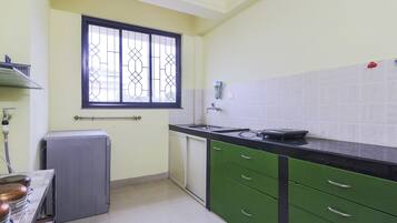 Double or Twin Room | Private kitchen | Fridge