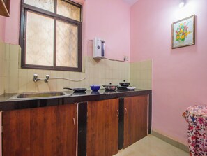 Double or Twin Room | Private kitchenette | Fridge - OYO 15934 Home Traditional 3BHK Bainguinim (Panaji)