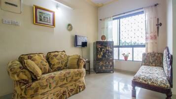 Double or Twin Room | Living area