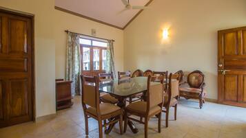 Double or Twin Room | In-room dining