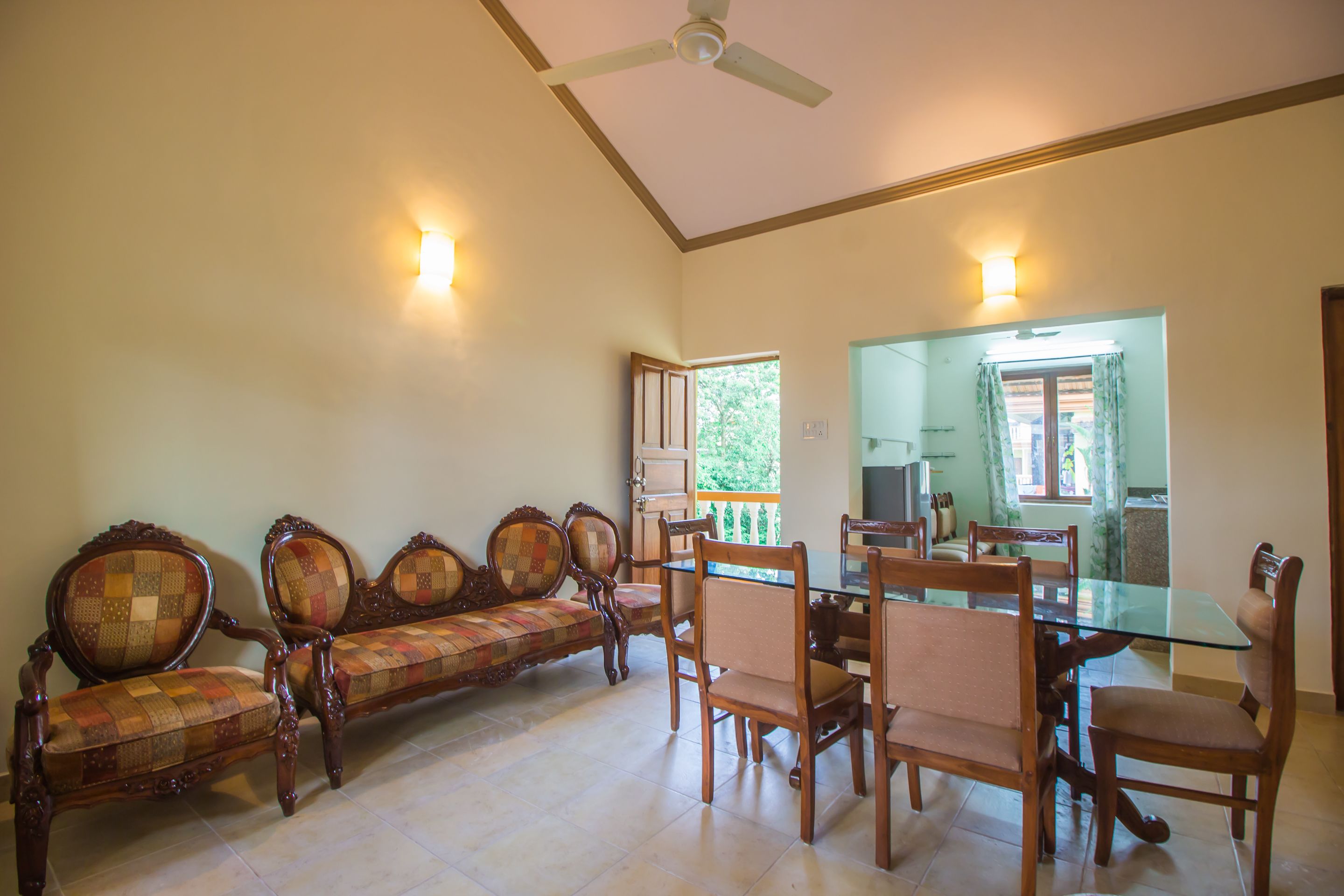 Double or Twin Room | Living area