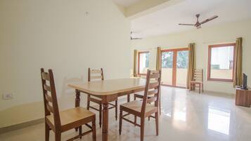Double or Twin Room | In-room dining