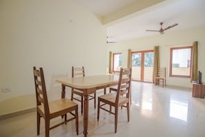 Double or Twin Room | In-room dining