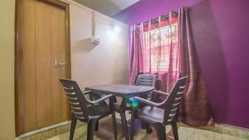 Double or Twin Room | In-room dining