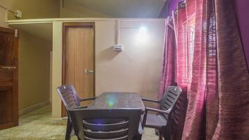 Double or Twin Room | In-room dining