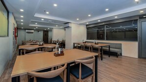 Restaurant - OYO Townhouse 036 C Scheme Ahinsa Circle (Jaipur)