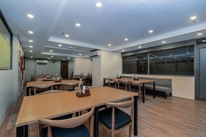 Restaurant - OYO Townhouse 036 C Scheme Ahinsa Circle (Jaipur)