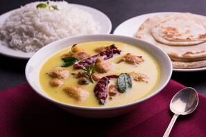 Dining - OYO Townhouse 036 C Scheme Ahinsa Circle (Jaipur)