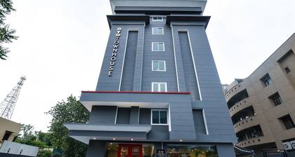 OYO Townhouse 036 C Scheme Ahinsa Circle