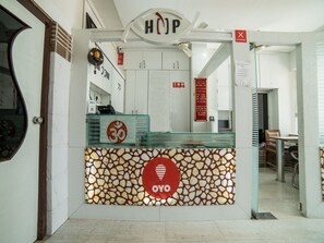 Quầy tiếp tân