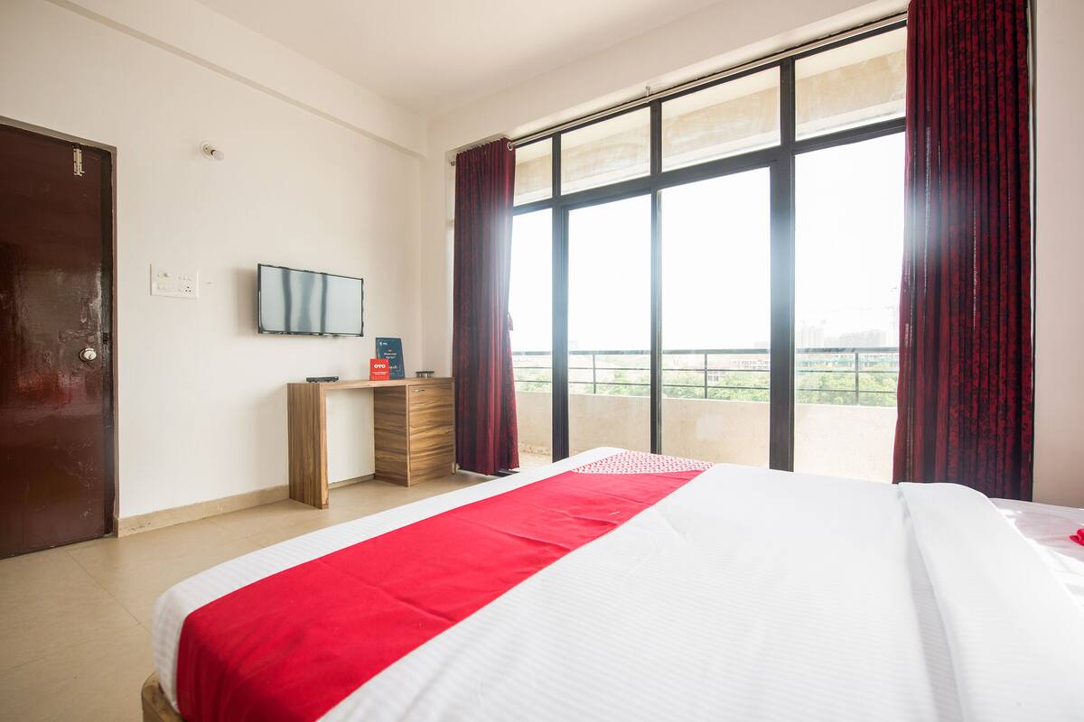 Deluxe Double or Twin Room, 1 King Bed | Free WiFi, bed sheets