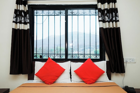 Superior Room | Desk, rollaway beds, free WiFi, bed sheets