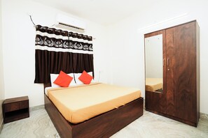 Superior Room | Desk, rollaway beds, free WiFi, bed sheets - The Pearl Inn (Pune)