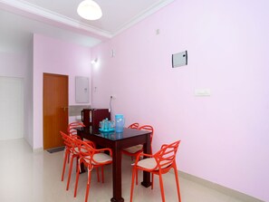 Double or Twin Room | In-room dining