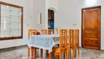 Double or Twin Room | In-room dining