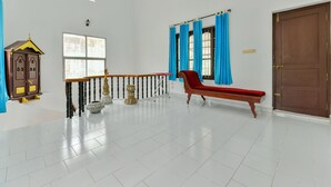 Habitación con 1 cama matrimonial o 2 individuales | Área de sala de estar