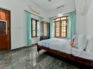 Room - OYO Home 17351 Hill View Home Wayanad Inns 4bhk (Vythiri)