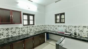Double or Twin Room | Private kitchenette | Fridge