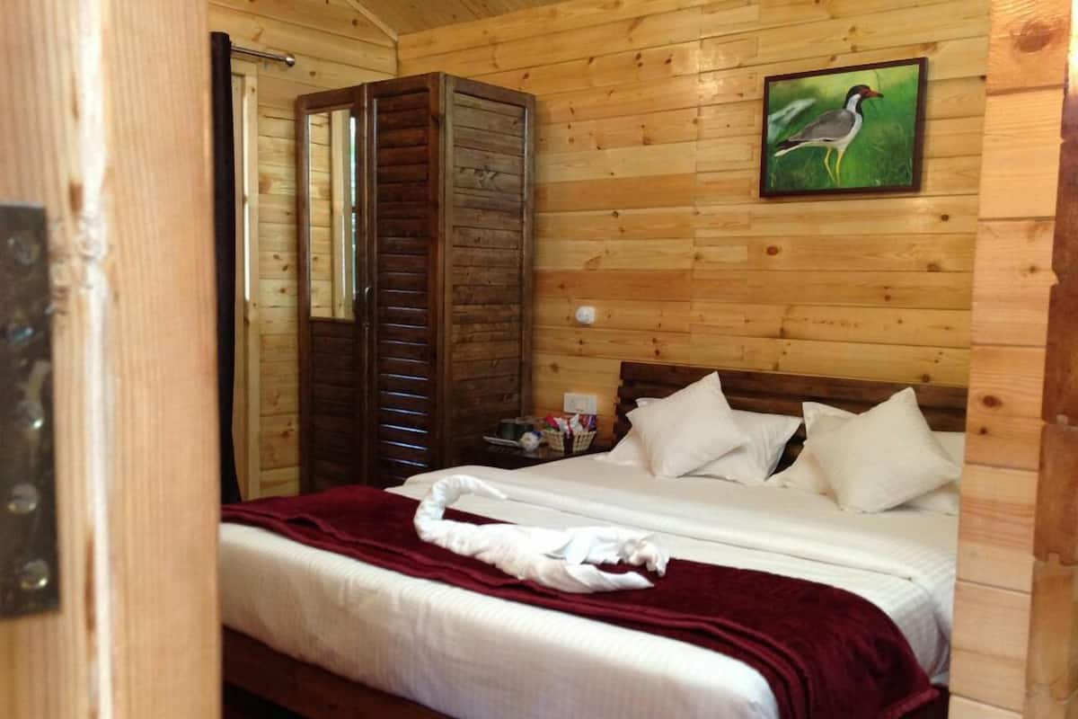 Executive Room | Minibar, desk, soundproofing, iron/ironing board