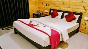 Executive Room | Minibar, desk, soundproofing, iron/ironing board - Samant Beach Resort (Vengurla)