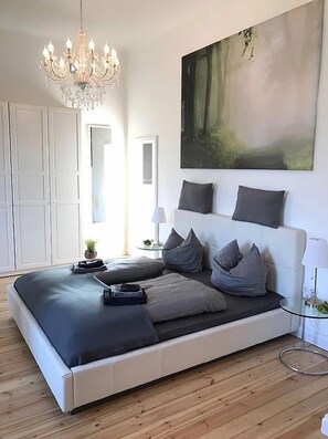 Appartement (Bechstein) | Individueel gemeubileerd, een bureau, een strijkplank/strijkijzer
