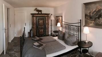 Studio (Wagner) | Individually furnished, desk, iron/ironing board, free WiFi