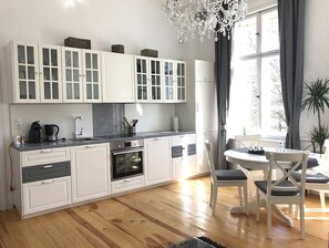 Apartment (Bechstein) | Eigene Kochnische | Kühlschrank, Ofen, Wasserkocher mit Kaffee-/Teezubehör, Wasserkocher