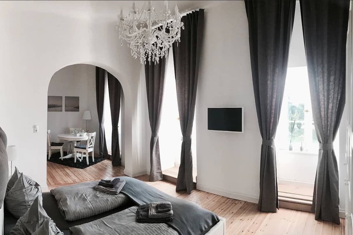 Appartement (Bechstein) | 2 slaapkamers, individueel gemeubileerd, een bureau