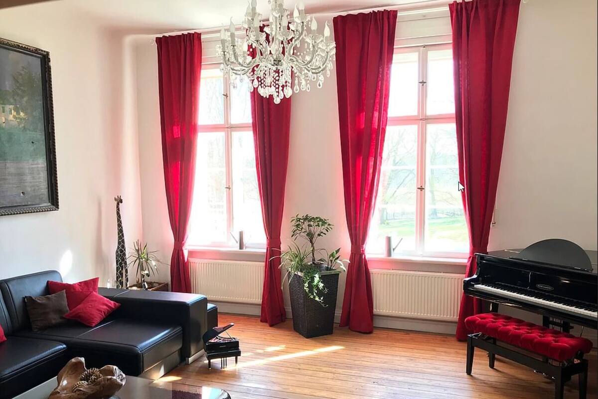 Apartment (Boesendorfer) | Desk, iron/ironing board, WiFi (free), individually furnished