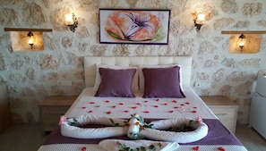Villa, 2 Bedrooms | 2 bedrooms, desk, iron/ironing board, free WiFi - Villa Tasli (Kas)