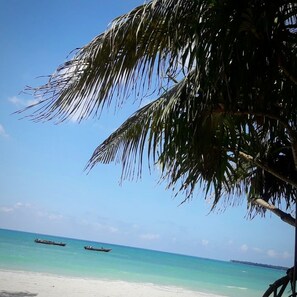 Playa privada, arena blanca, masajes en la playa