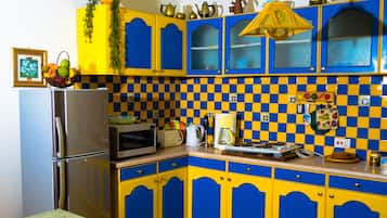 Villa | Cuisine privée | Grand réfrigérateur, micro-ondes, four, plaque de cuisson
