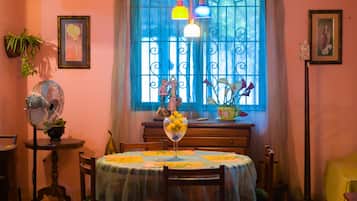 Villa | In-room dining