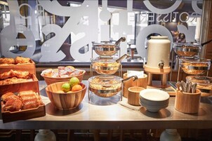 Café da manhã completo todos os dias mediante uma taxa