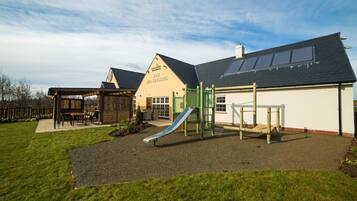 Children’s play area – outdoor