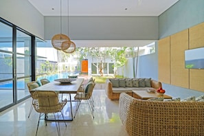 Double Pool Villa (7-bedroom) | Living room | 43-inch Smart TV with satellite channels, TV, Netflix - Origin Seminyak (Seminyak)