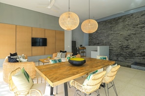 43-inch Smart TV with satellite channels, TV, Netflix - Origin Seminyak (Seminyak)