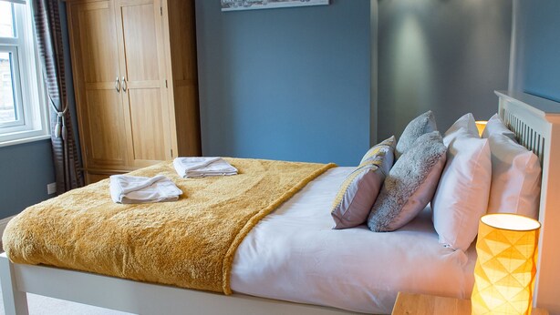 Mayville Lodge | In-room safe, iron/ironing board, WiFi (free), bed sheets - Mayville Lodge (Scarborough)