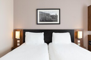 Desk, iron/ironing board, free WiFi, bed sheets - Sweet Chestnut, Dunfermline by Marston's Inns (Dunfermline)