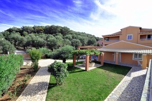 Garden - Pyramid City Apartments (Corfu)