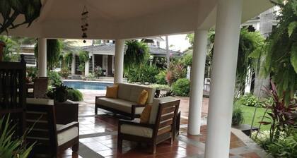 Suite, tropischer Garten, See und Pool