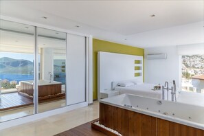 Villa, 4 Bedrooms | Living area
