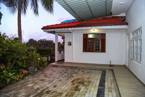 Interior - Heavens gate (Kandy)