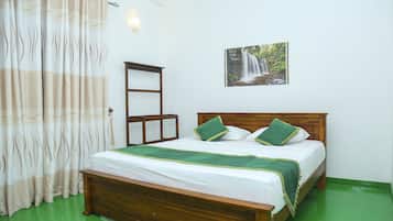 Laptop workspace, free WiFi, bed sheets