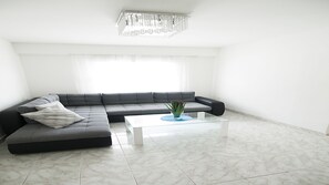 Appartement, 3 chambres (Mona 8)