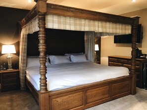 Habitación doble superior, 1 cama de matrimonio grande, no fumadores, vistas al jardín | Sábanas de algodón egipcio y ropa de cama de alta calidad