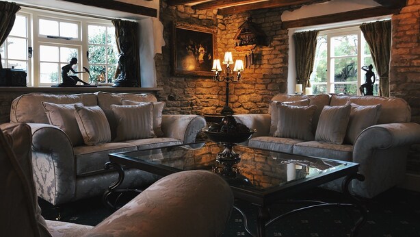 Lobby sitting area - The Houblon Arms (Grantham)
